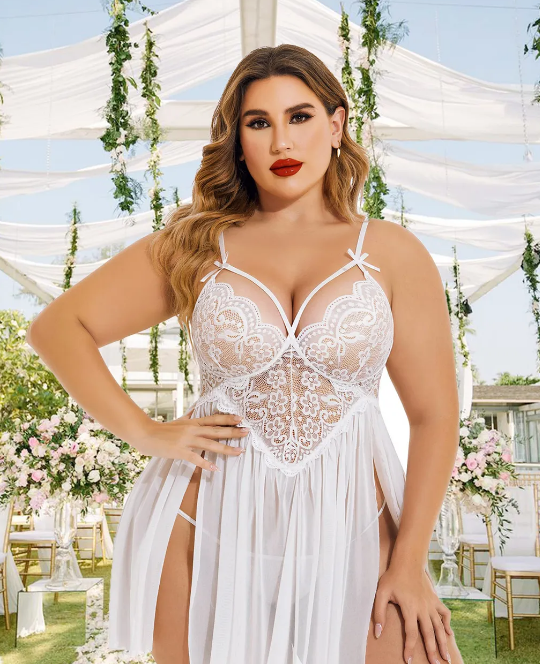 Glamour in Maroon Plus-Size Lingerie Set
