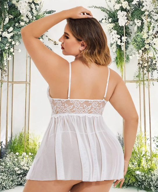 Glamour in Maroon Plus-Size Lingerie Set