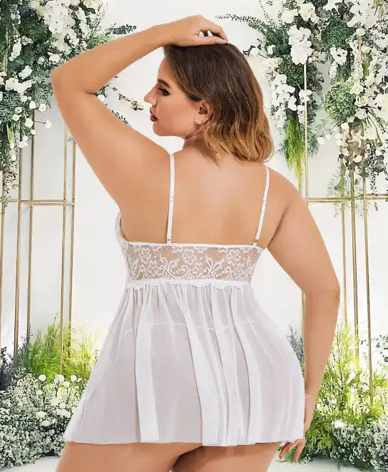 Glamour in Maroon Plus-Size Lingerie Set