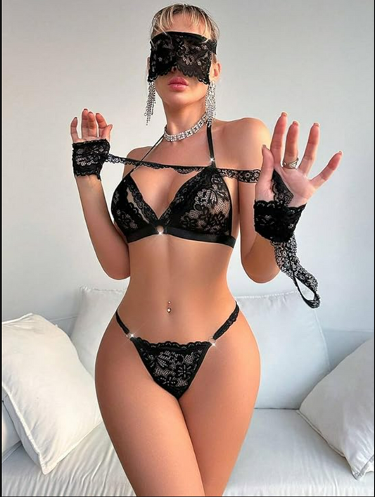 Midnight Surrender – Black Lingerie Set with Blindfold 🖤